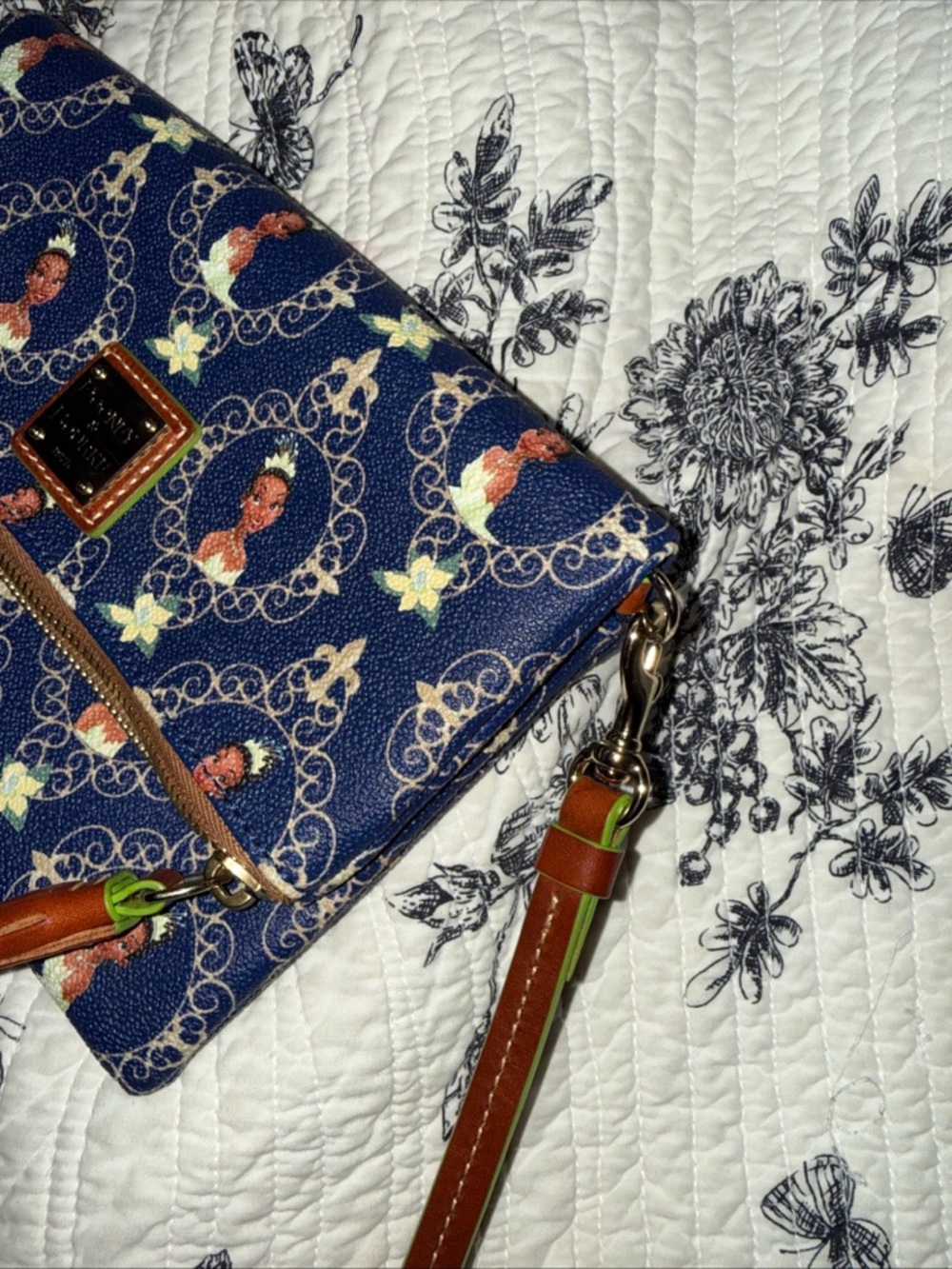 Tiana Disney Dooney and Bourke clutch or crossbody purse - Picture 8 of 14
